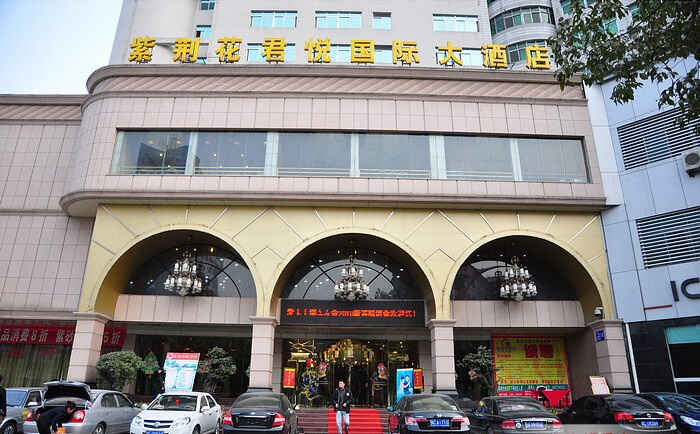 十堰茅箭区餐饮门店门头招牌制作安装案例